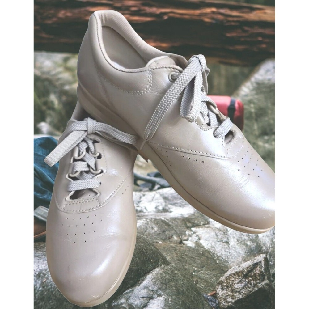 SAS Free Time Women's Beige Lace Up Leather Sneaker Size 6 1/2 M.    SB7